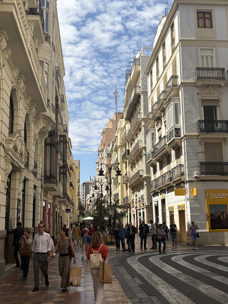 Carrer de Juan de Austria – Valencias elegante Einkaufsmeile im Herzen der Stadt